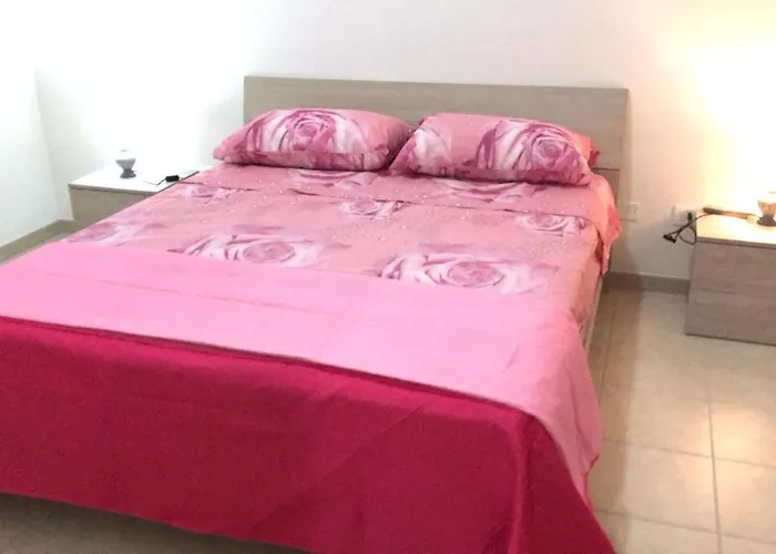 Tanoelvira בית הארחה 3*
